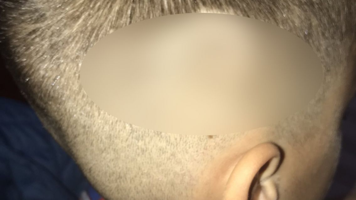 Mandó a su hijo de 8 años a la peluquería solo y le hicieron cualquier cosa en la cabeza