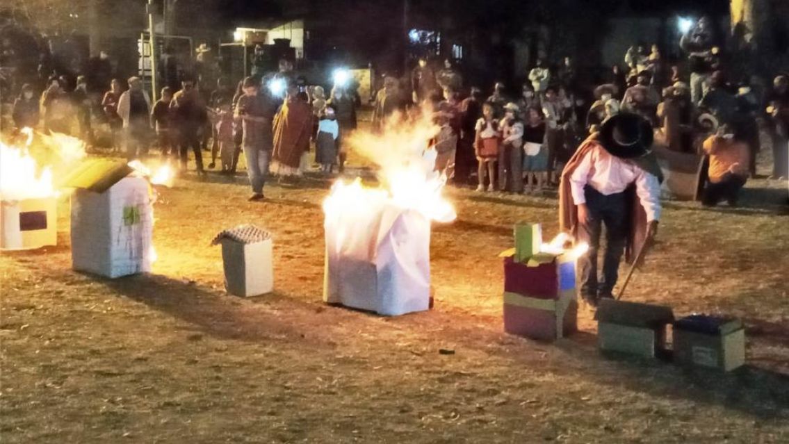 Convocan a vecinos a donar latas para hacer las antorchas de la Marcha Evocativa