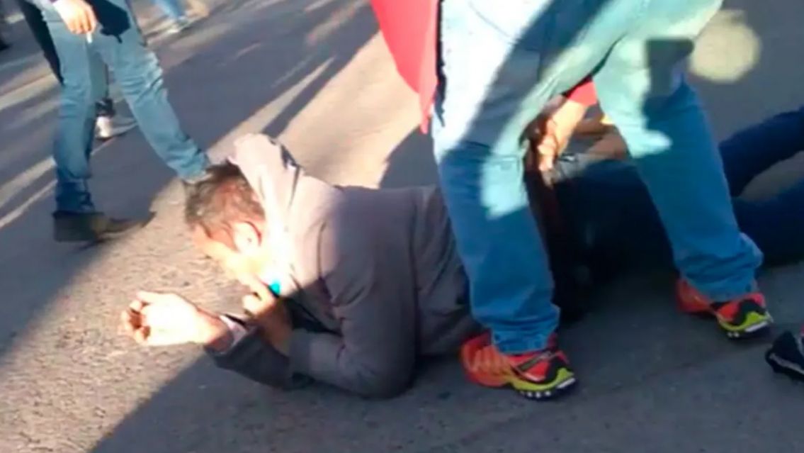 Intentó robar una bicicleta, los vecinos lo vieron y terminó muy mal: lo desfiguraron