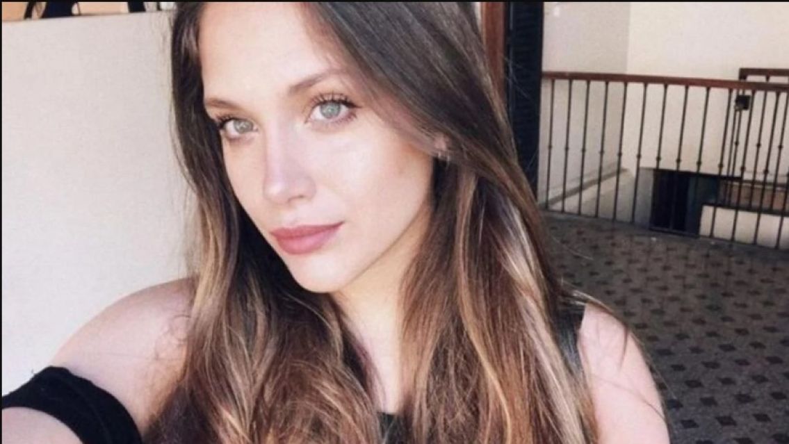 Barbie Vélez se tuvo que desnudar en el teatro y no lo soportó