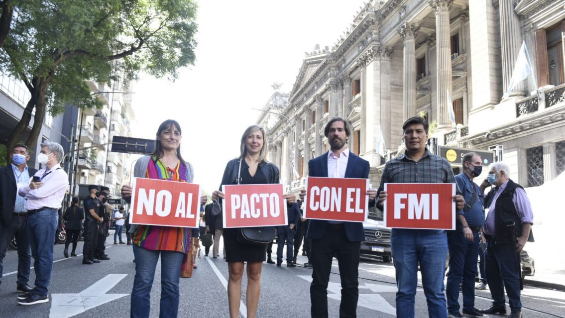 Diputado juje�o present� un proyecto para que los pol�ticos cobren como docentes