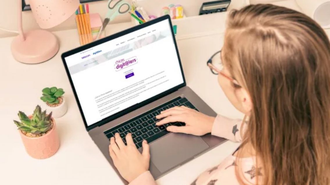 Con chicas digit@lers: Telecom impulsa el talento digital femenino