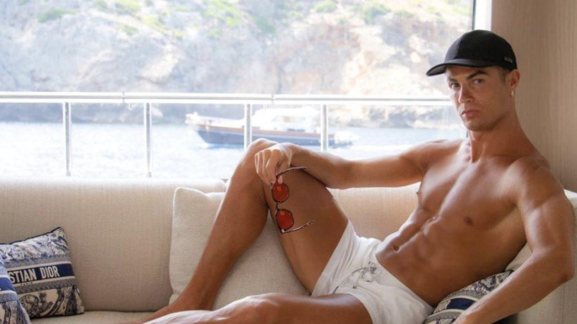 C�mo hacerlo en Argentina y en pesos. Cristiano Ronaldo ten�a re chiquito el "amigo", se puso b�tox y...