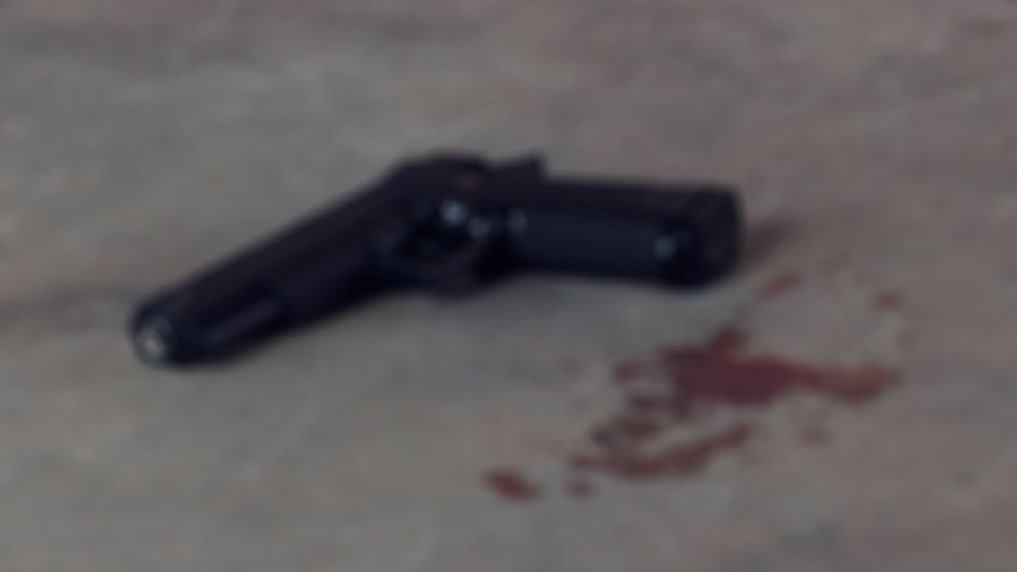 Juje�o discut�a con su vecina, sac� un arma tumbera y le peg� dos tiros al hijo