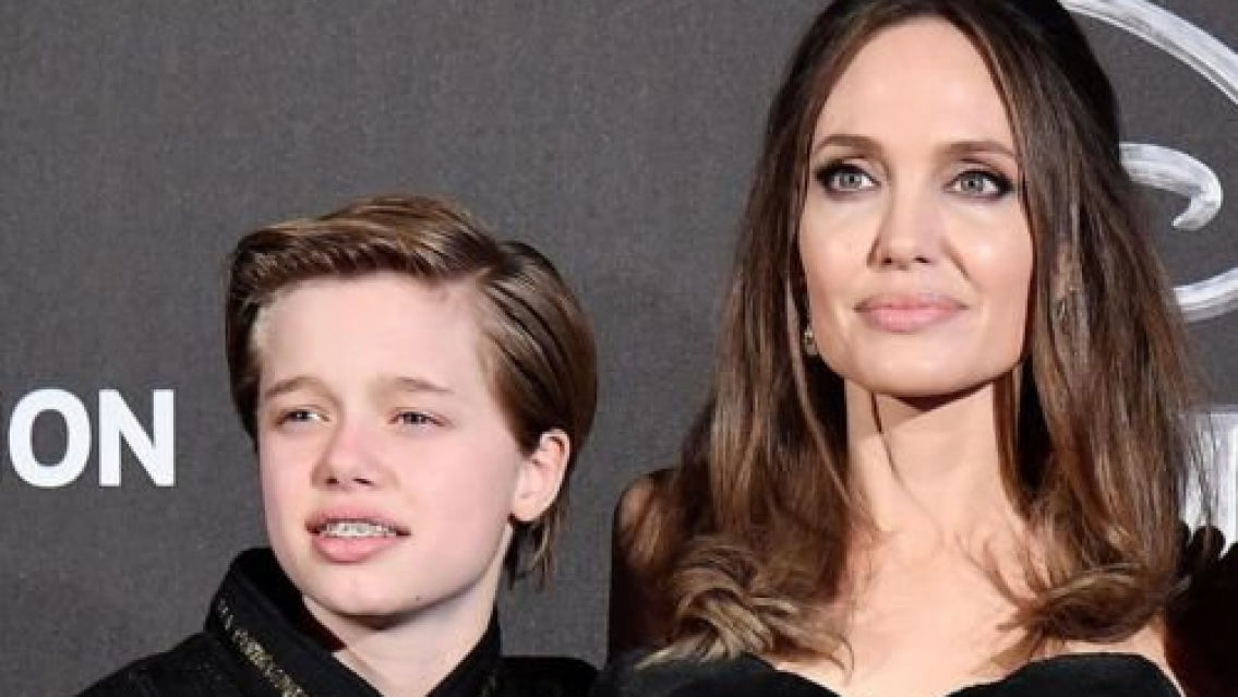C�mo est� hoy la hija biol�gica de Angelina Jolie y Brad Pitt que decidi� cambiar de g�nero. Se llama John