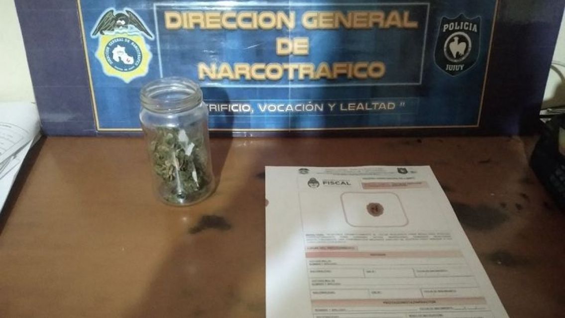 Detuvieron a un jujeño con un frasquito de cannabis: aseguran que vendía