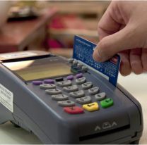 Desde hoy será más caro usar la tarjeta de crédito, tanto en pesos como en dólares