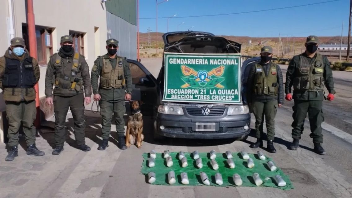 Viajaba por Jujuy con 10 kilos de marihuana en el tanque de combustible