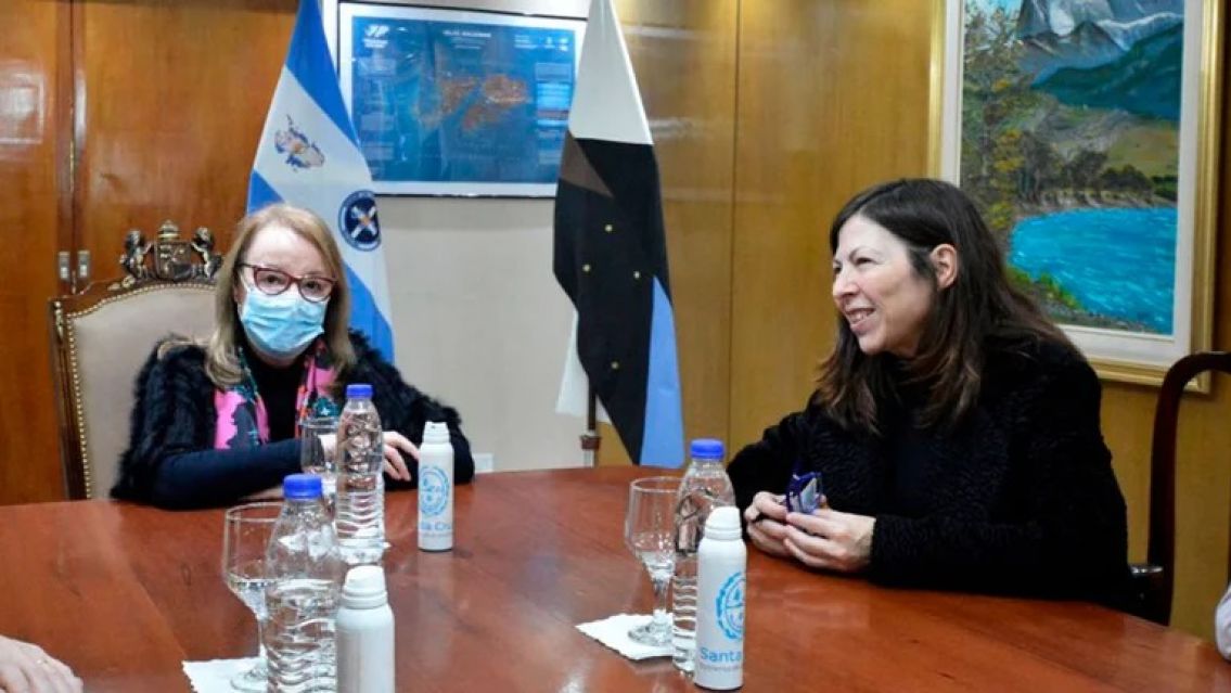 A horas de renunciar, Batakis nos endeud� por 5.000 millones de dolares m�s