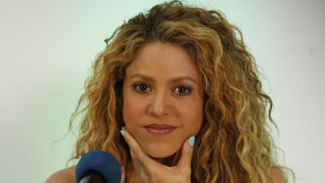 Shakira quiso homenajear a Gustavo Cerati y le sali� p�simo, la critican por todos lados