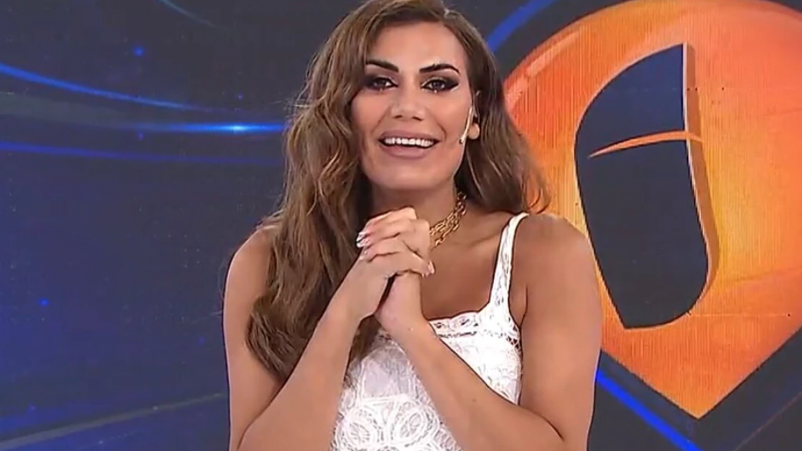 Dur� muy poco, Flor de la V se fue de Instrusos, la reemplaz� un hombre