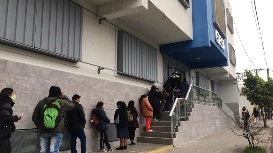 EJESA recibirá a empresarios por el ajustazo mientras los abuelitos esperan en la calle