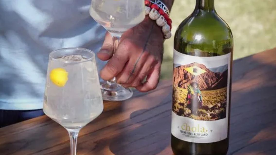 El fernet jujeño causa furor en todo el país: es transparente y muy similar al tradicional