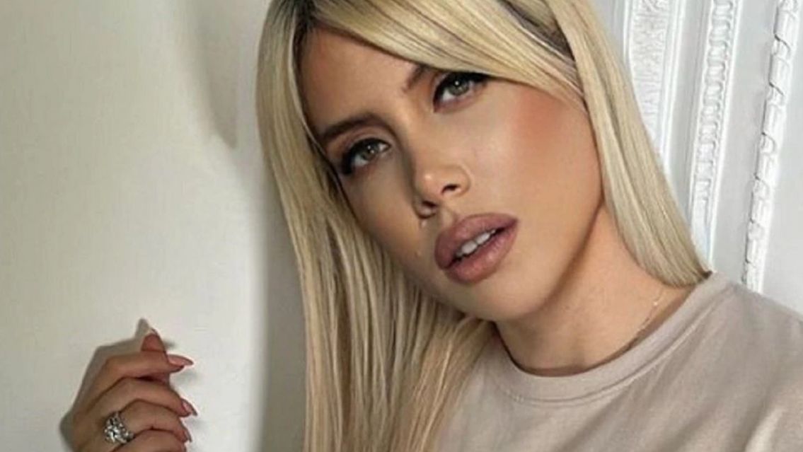 El curioso método que utilizó Wanda Nara para que un vestido engomado le quede bien