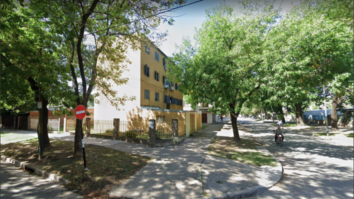 Encontró a dos niños jugando con armas reales: ambas estaban cargadas