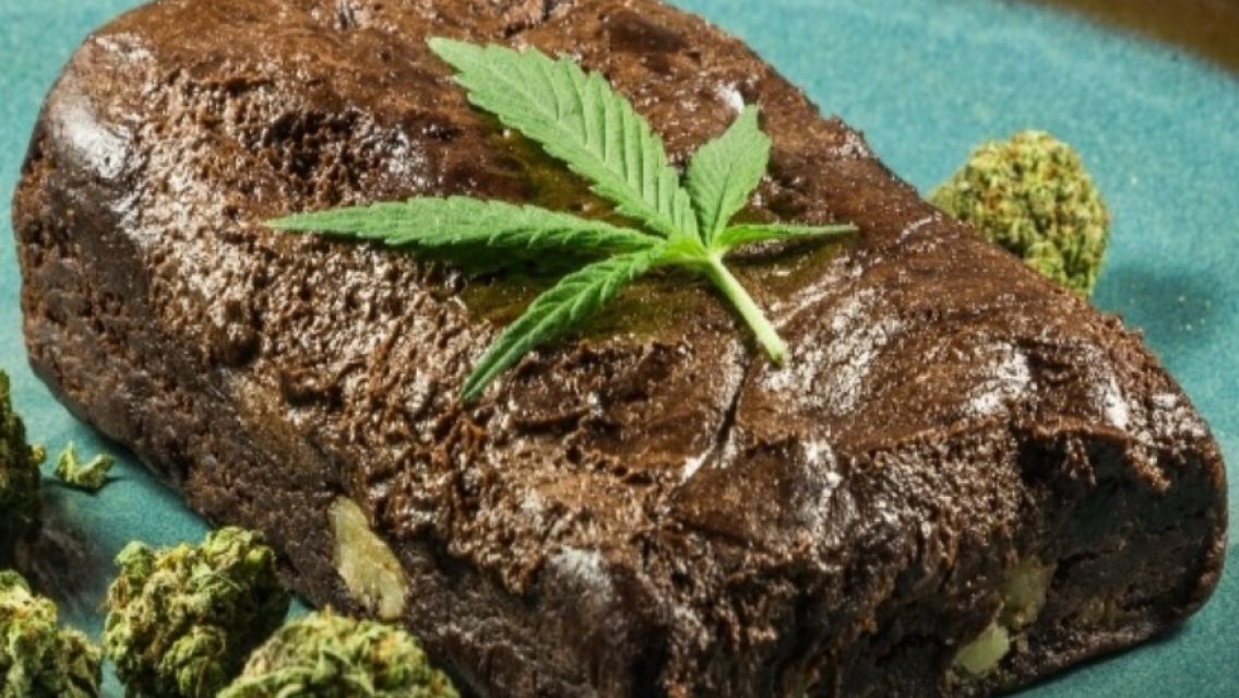 Maestra les dio "brownies locos" a sus compa�eras y las intoxic� mal