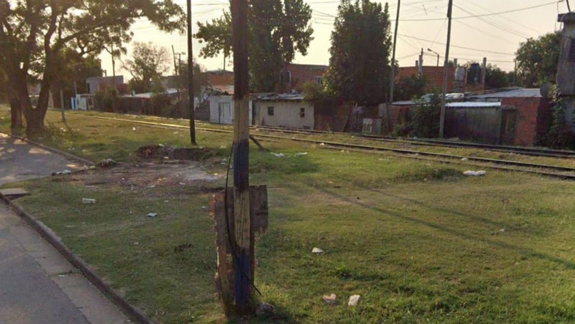 Encontraron el cuerpo de una beb� sin vida al costado de las v�as: le hicieron lo peor