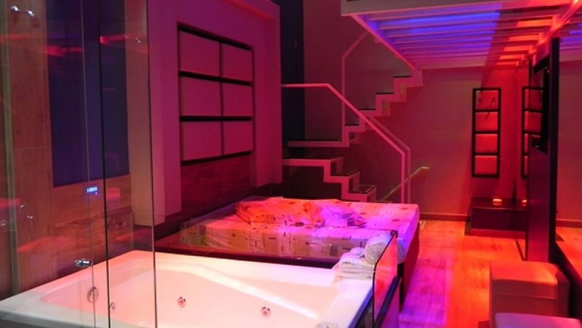 Acab� mal: Estaba con su amante, muri� en el telo y su esposa tuvo que ir a buscar su cuerpo