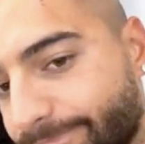 Qu&eacute; le pas&oacute; a Maluma, se lo vio en silla de ruedas. Fans muy preocupados