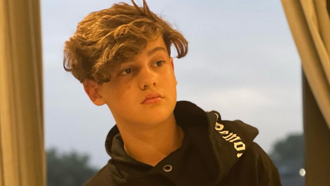 Bautista Vicuña en el cementerio, el recuerdo de su hermanita fallecida hace 10 años