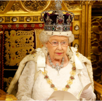 Qué pasa ahora con la fortuna de 500 millones de dólares de la reina tras su muerte