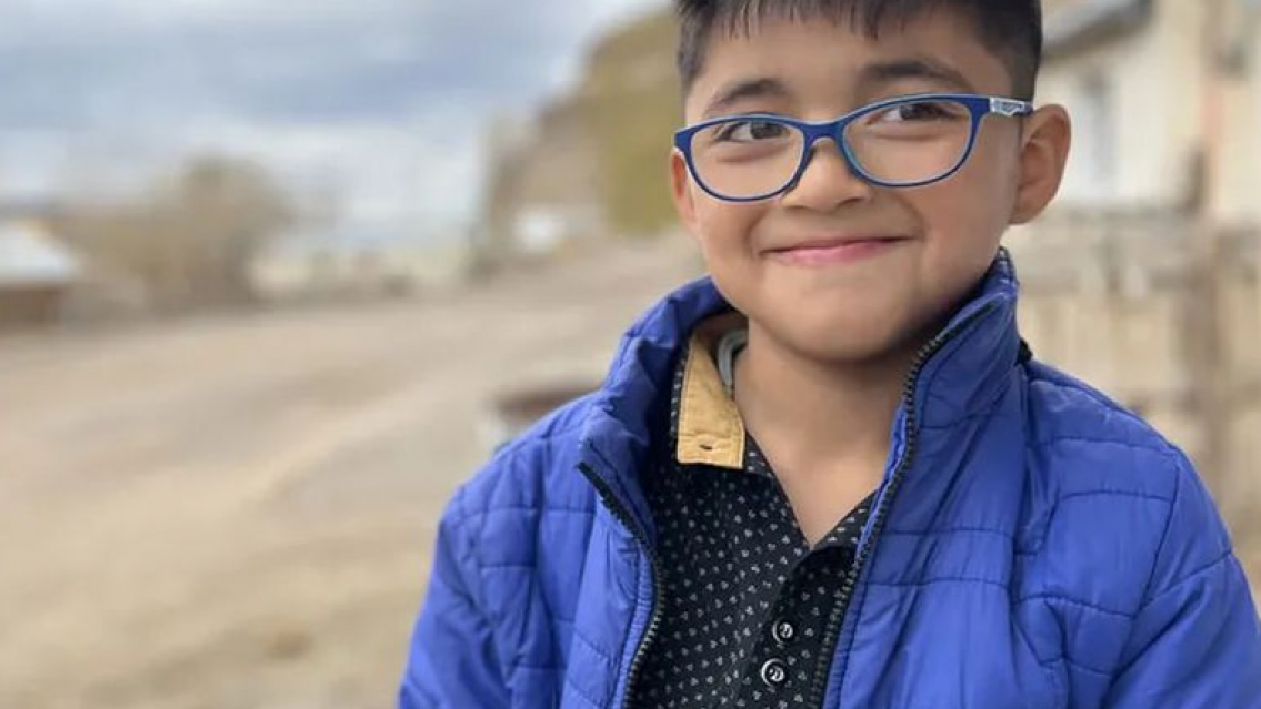 La historia del nene que lleva las cuentas del negocio de su papá, que es analfabeto