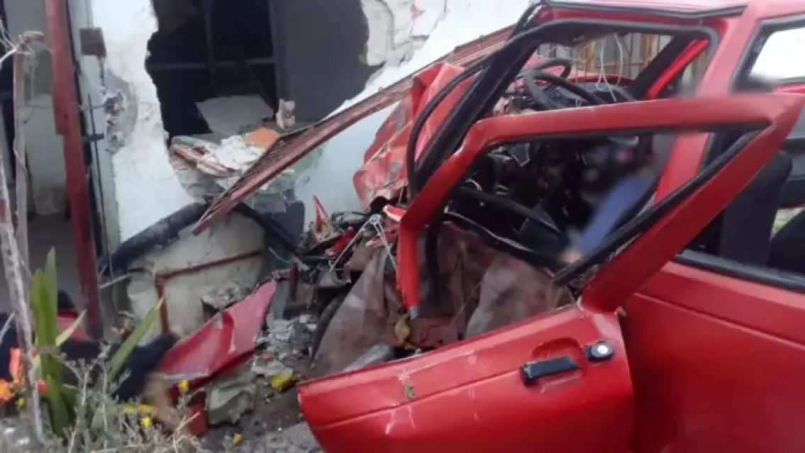 Joven chocó contra un paredón, murió y dejó heridos a sus dos acompañantes