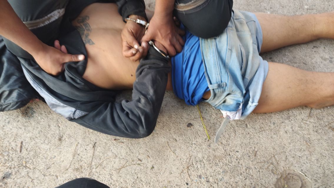 Un delincuente armado intent� asaltar a una juje�a y lo agarr� la polic�a