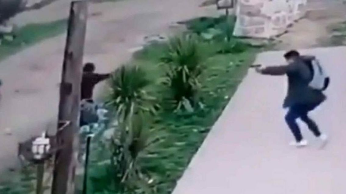 Jujeños a los corchazos en plena plaza: uno era menor y terminó detenido