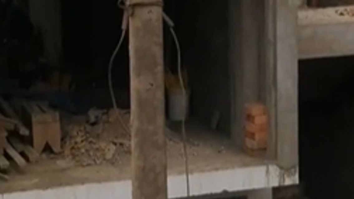 Pillaron a dos albañiles haciendo cositas en medio de la construcción: "Se daban..."