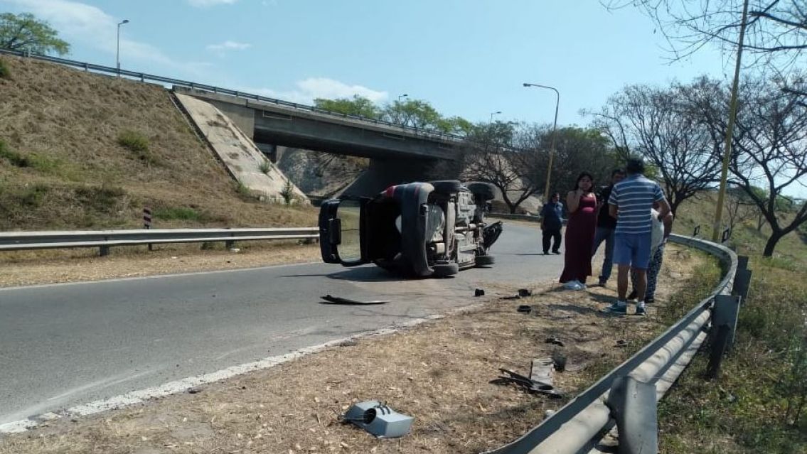 Juje�o machad�simo volc� en el acceso sur sobre ruta 9