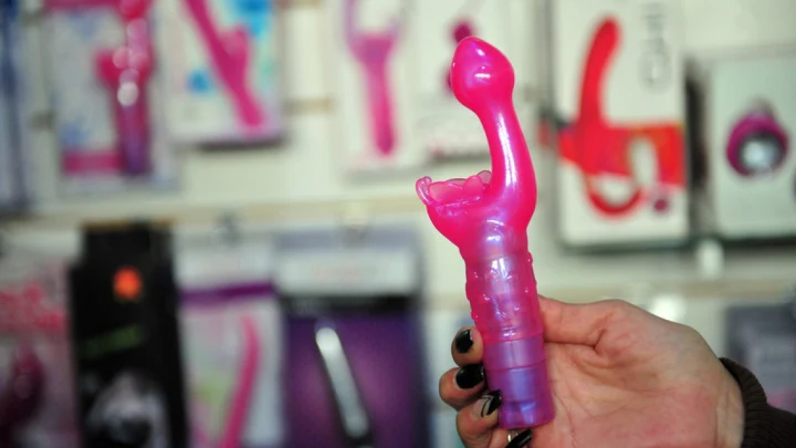 En el mismo lugar de "la secta", incautaron juguetes sexuales porque...