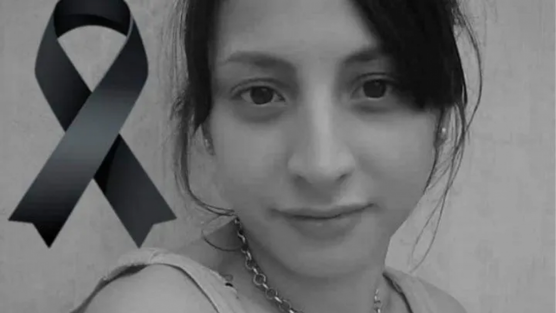 Estaba desaparecida y apareci� muerta, carbonizada dentro de un sill�n. �JUSTICIA!