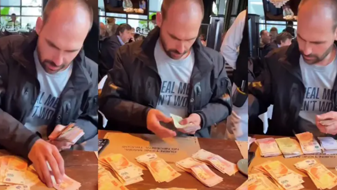 El video viral del hijo de Bolsonaro pagando en un restaurante argentino con billetes de $10000
