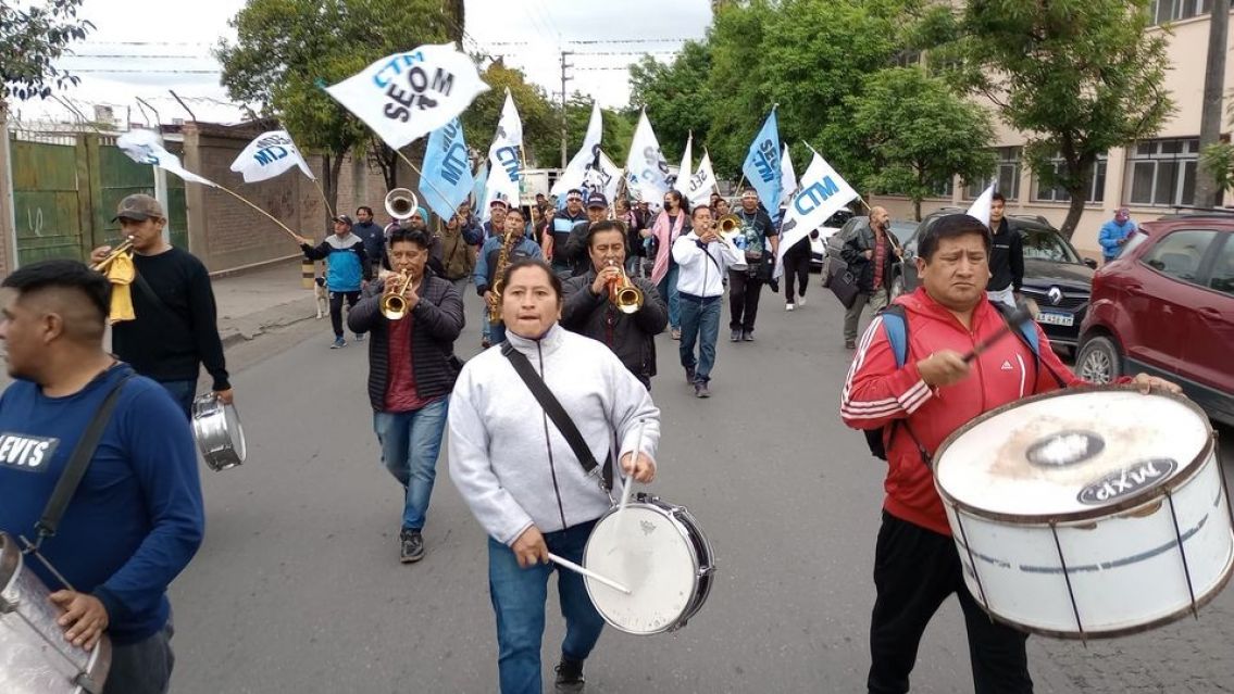 Municipales al borde del paro denuncian incumplimientos salariales