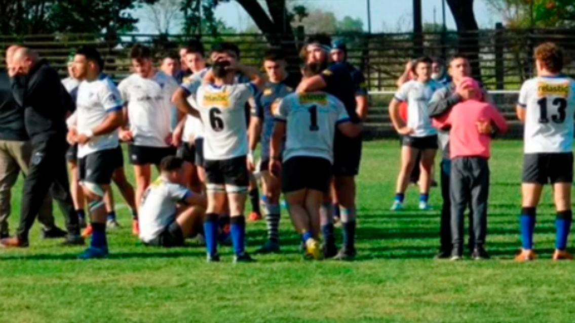 Muri� delante de sus amigos mientras jugaba al rugby: ten�a 42 a�os