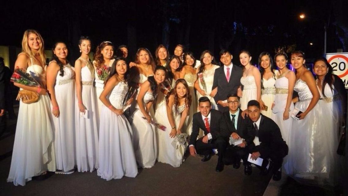 Proponen ir a la Cena Blanca sin traje ni vestido: quieren evitar grandes gastos