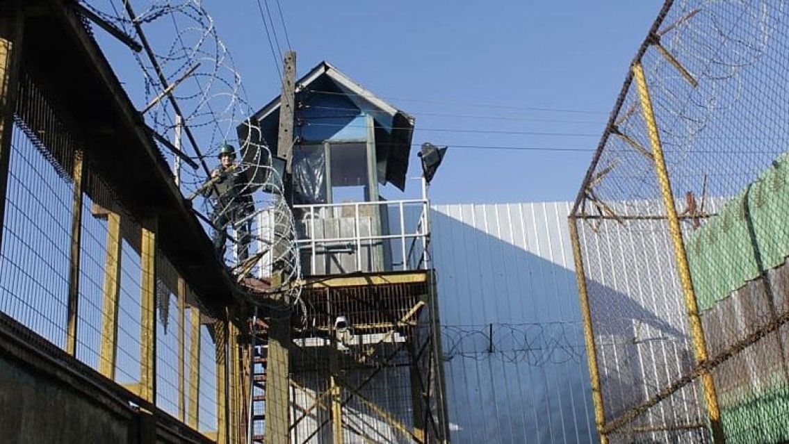 Abusó de su hija y otros presos le hicieron la vida imposible en la cárcel: terminó muy mal