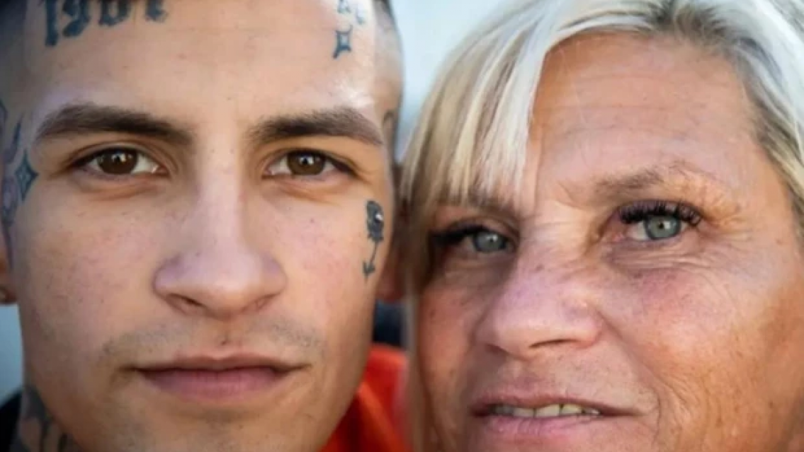 Presentación oficial: la mamá de L-Gante fue al local de Wanda Nara