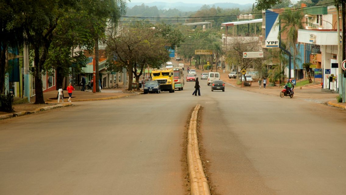 Cit� a una menor por las redes, se encontr� con su familia y le dieron para que tenga