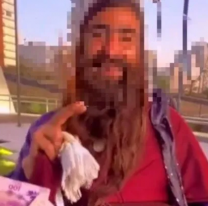 ¿Y este chanta? Las ataba y las hacía... Se hace pasar por "Jesús" pero es alto violín y maltratador 