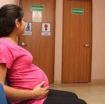 Los embarazos adolescentes disminuyeron un 55% entre 2015 y 2020