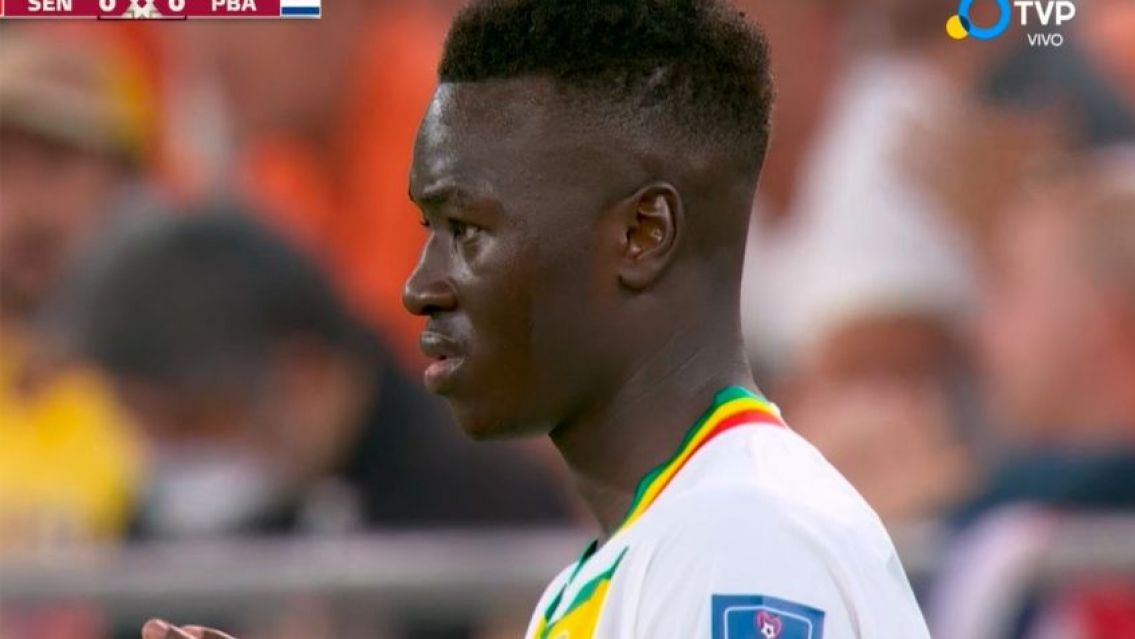La FIFA le prohibi� a la TV P�blica colocar un cresp�n negro en las transmisiones de los partidos por la muerte de Hebe