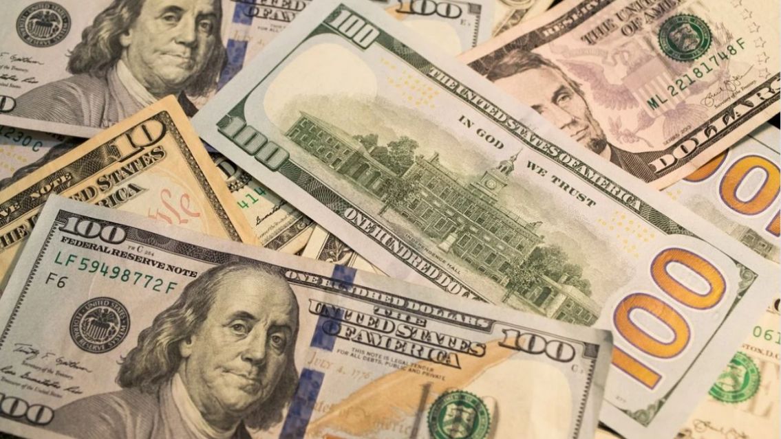 Efecto Milei: así está el precio del dólar en los bancos