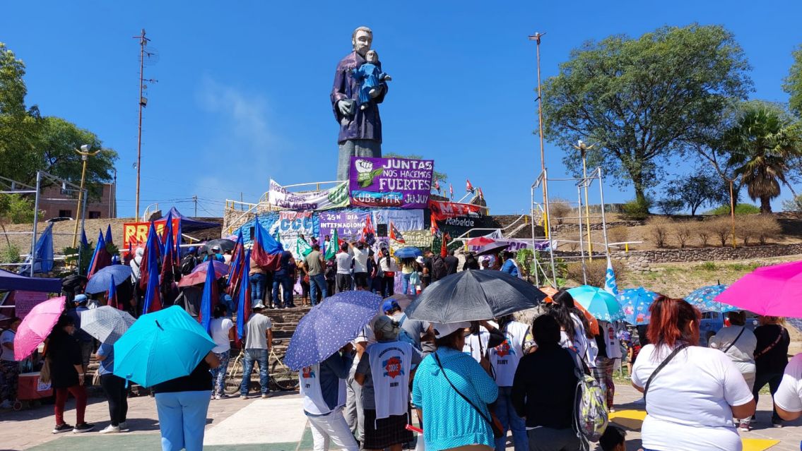 Jujeñas realizaron un acto en el Día de la No Violencia Contra las Mujeres