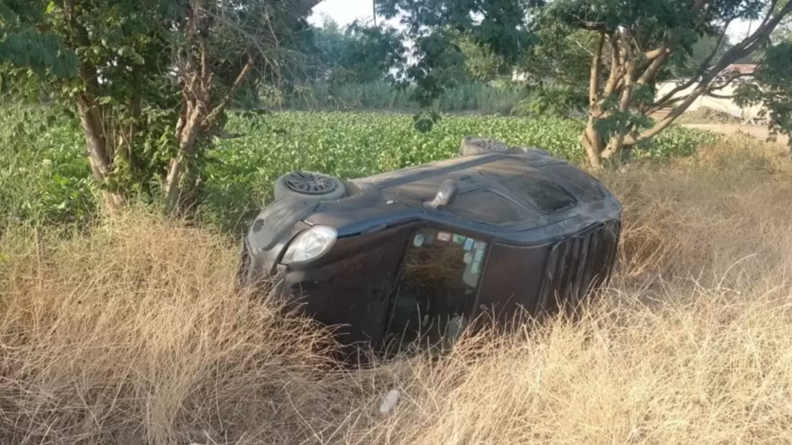 Juje�o qued� clavado con su auto en una zanja y lo abandon�