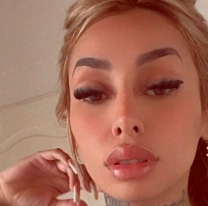 "Pegate un baño antes de..." Fuerte cruce de Tamara Báez en las redes sociales