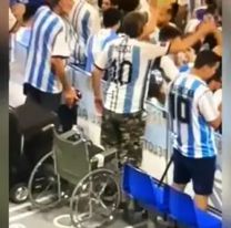 "Milagro en Qatar": fueron en silla de ruedas a ver a la Argentina y terminaron alentando de pie