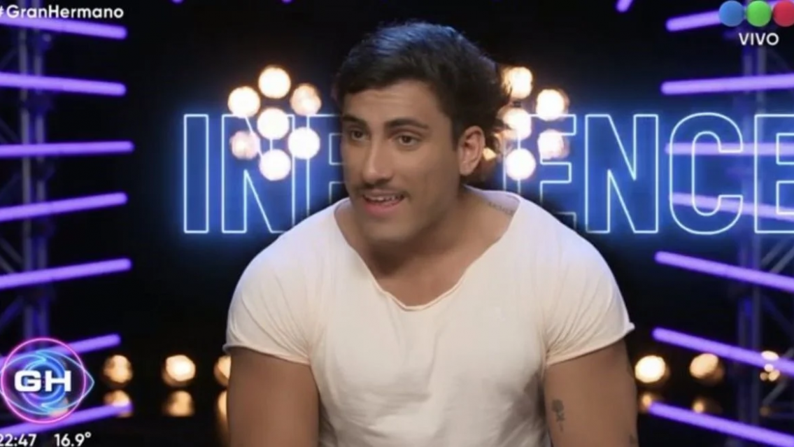 Pol�mica con Holder, lo echaron. �Con raz�n no se lo vio m�s!