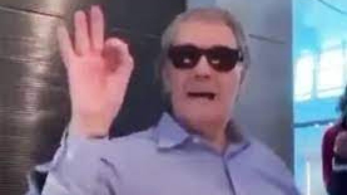 Escrachan en un aeropuerto a V�ctor Hugo Morales y responde con gruesos insultos (video)